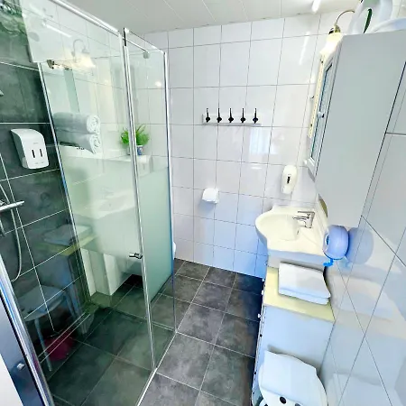 Rooi Bij De Knoptoren 3*