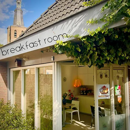 Rooi Bij De Knoptoren