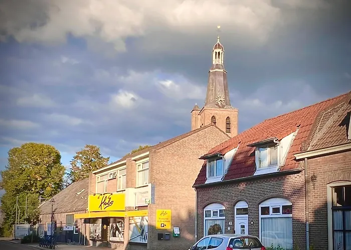 Rooi Bij De Knoptoren 3*