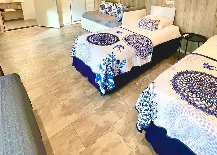 Rooi Bij De Knoptoren Sint-Oedenrode