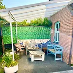 Rooi Bij De Knoptoren Sint-Oedenrode