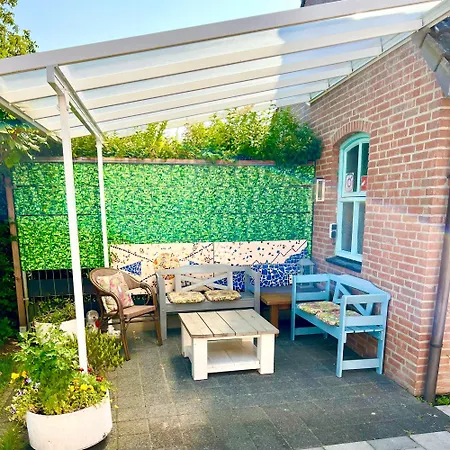 Rooi Bij De Knoptoren Sint-Oedenrode